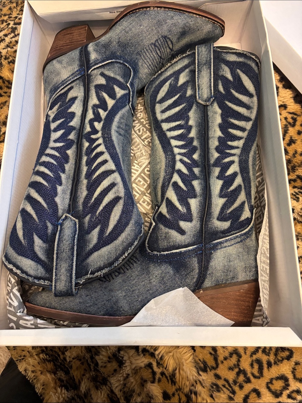 Steve Madden Denim Blue Women’s Western Jeans Cowboy Boots - fabulous like new